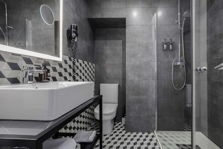 Bathroom 4, Hotel Acta Madfor, Madrid