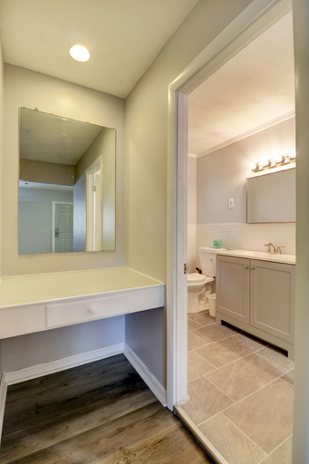 Bathroom 4, Hamilton Village Inn, Washington