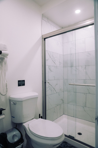 Bathroom 3, Kama Central Park Hostel, New York