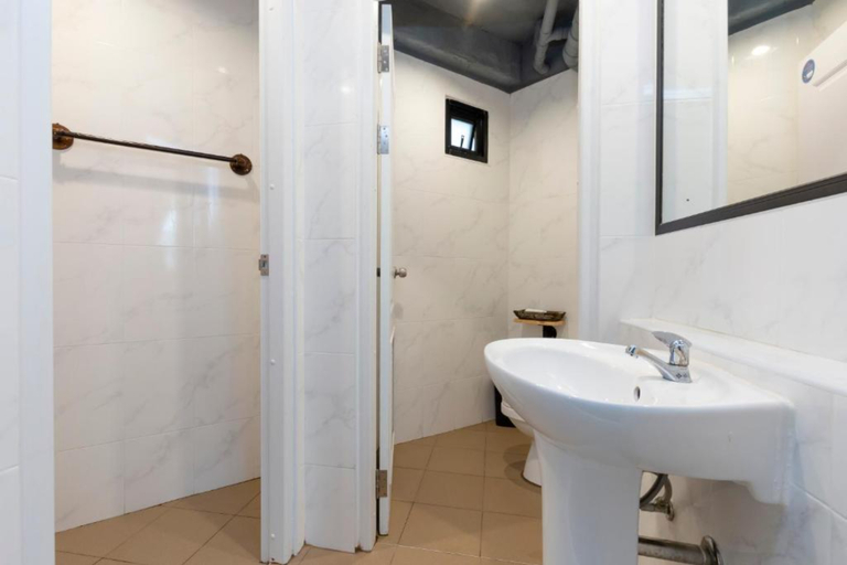 Bathroom 5, Rest24 Residence, Bang Rak