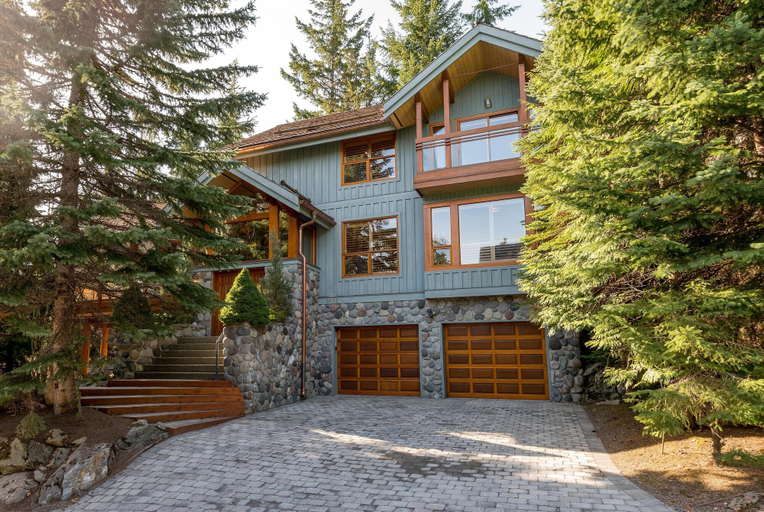 Exterior & Views 4, Luxury 5 Bedroom Blueberry Chalet, Squamish-Lillooet