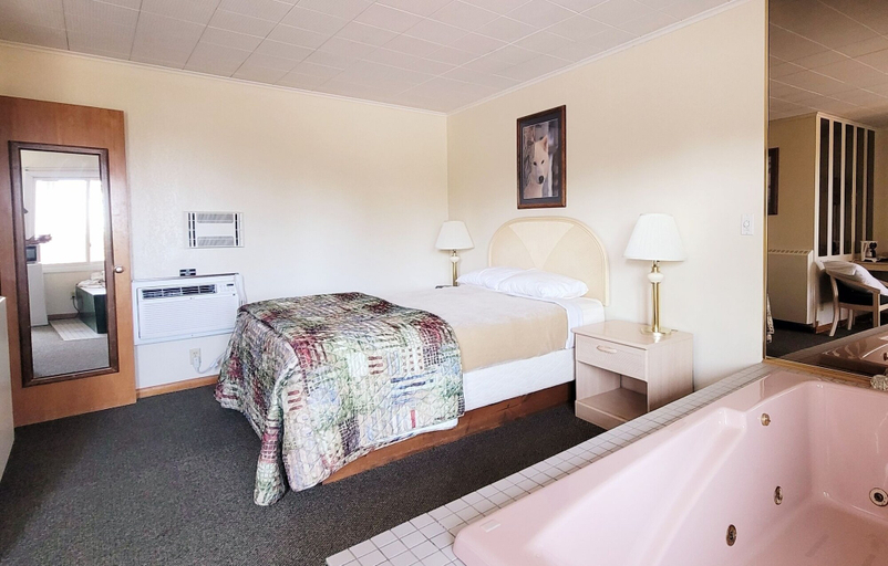 Bedroom 2, Gray Wolf Lodge, Schoolcraft