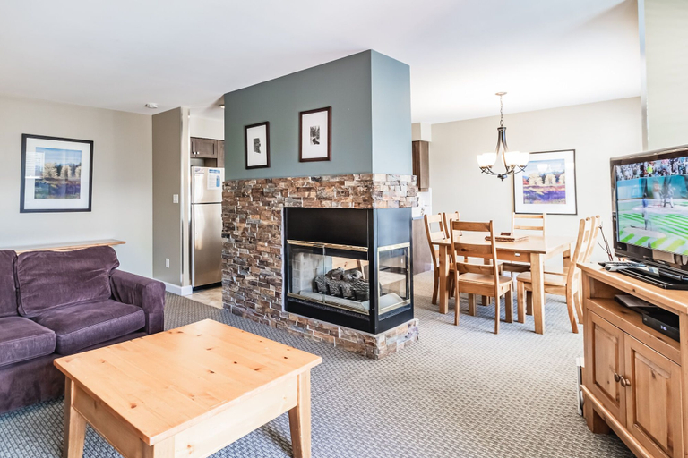 Others 4, Elevate Real Estate Management Snowbird - 207, Squamish-Lillooet