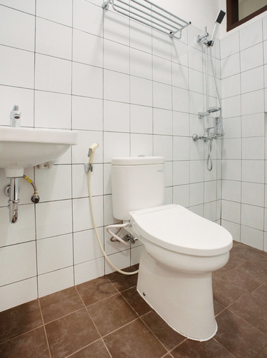 Bathroom 4, Hotel O Hegarbudhi Residence, Bandung