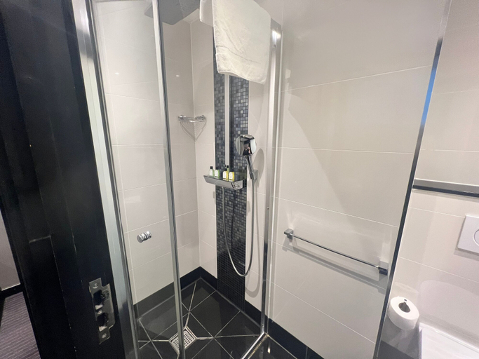 Bathroom 5, Great St Helen Hotel, London