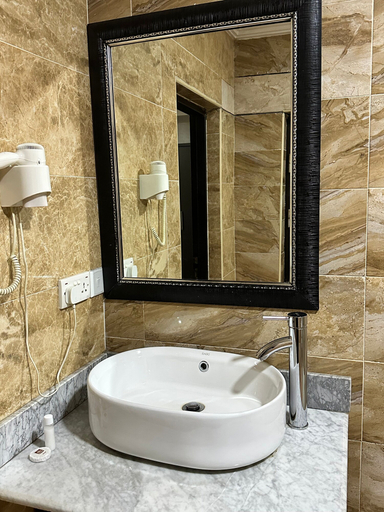 Bathroom 5, Msquare Hotel, Kosofe