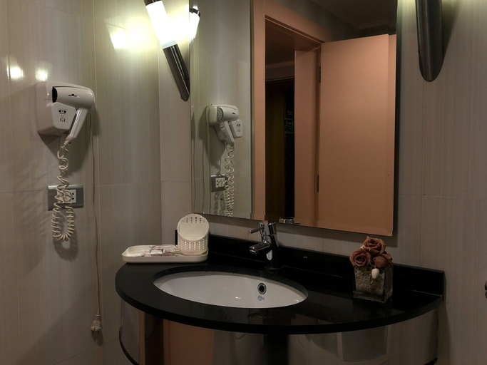 Bathroom 4, Santana Hotel, Ad-Duqi