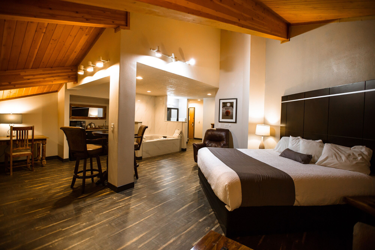 Bedroom 4, Ten Pin Inn & Suites, Grant