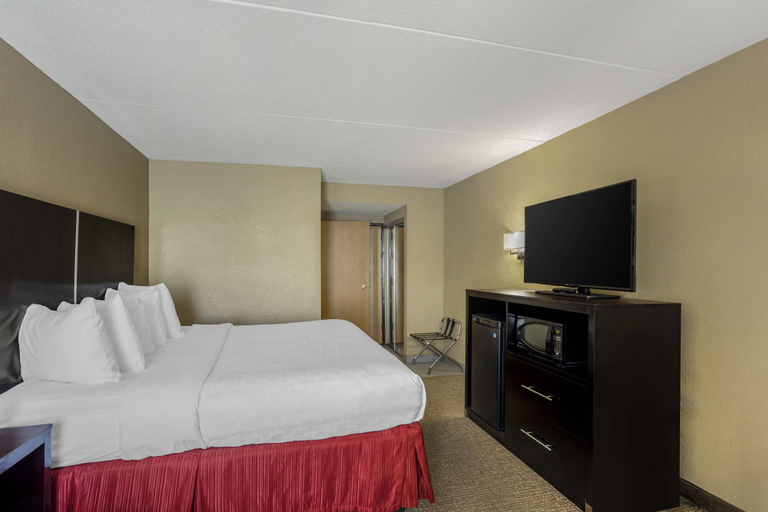 Bedroom 3, Best Western Harrisburg North Hotel, Dauphin