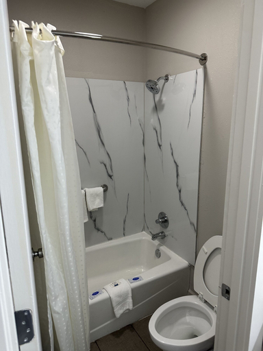 Bathroom 3, Oakwood Inn, Allen