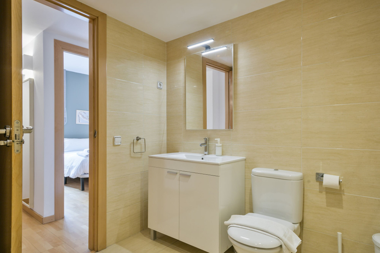 Bathroom 4, Inside Barcelona Apartments Princep, Barcelona
