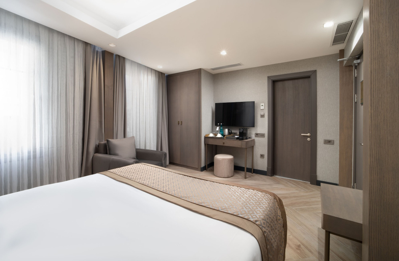 Bedroom 4, Me by Mula, Fatih
