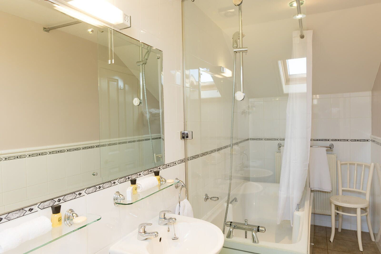 Bathroom 3, Pack Horse Inn, Derbyshire