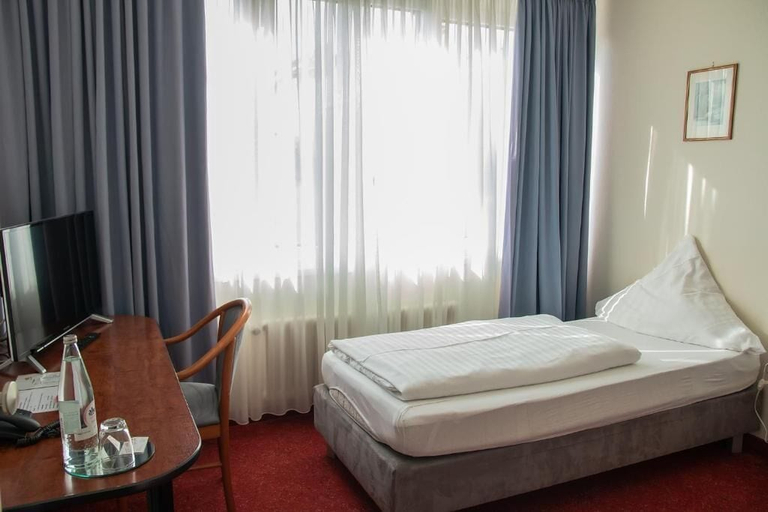 Bedroom 4, Hotel Alpha, Stuttgart