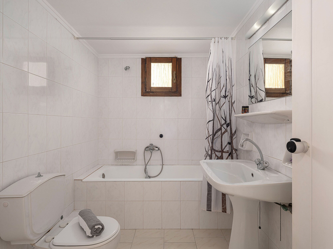Bathroom 4, Artemis Apartments, Crete