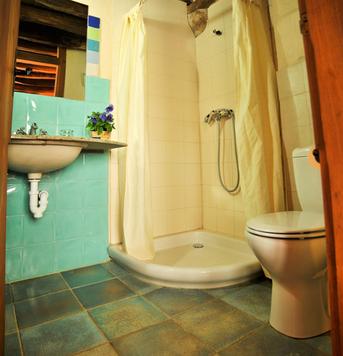 Bathroom 3, Hotel Ecológico Kaaño Etxea, Navarra