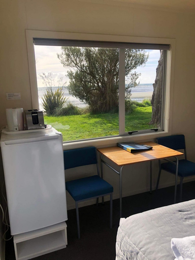 Bedroom 3, Pohara Beach Top 10 Holiday, Tasman