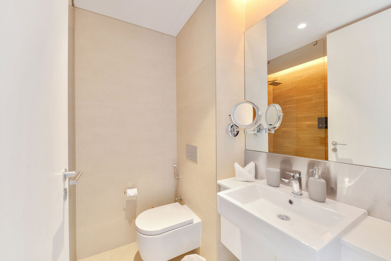 Others 2, Stylish 2BR on Bluewaters Island, Dubai