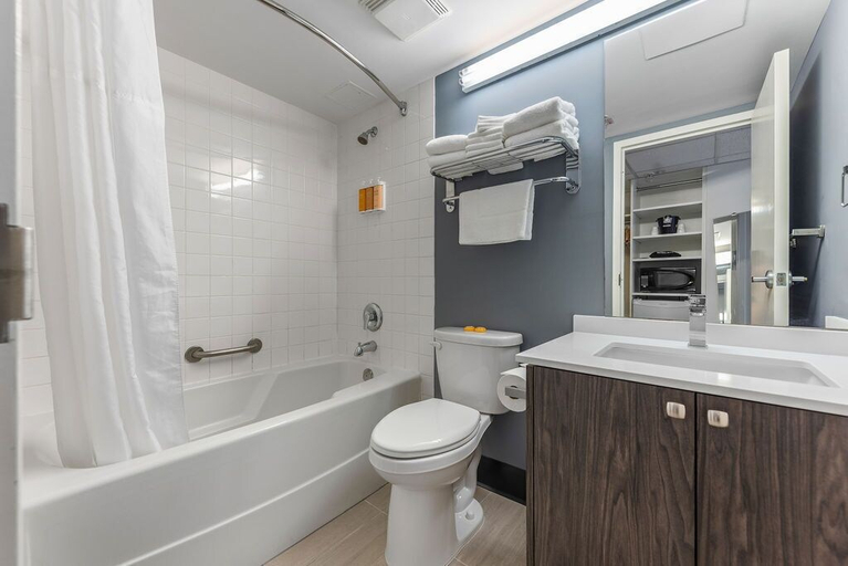 Bathroom 5, Hotel Willo (formerly YWCA Hotel Vancouver), Greater Vancouver