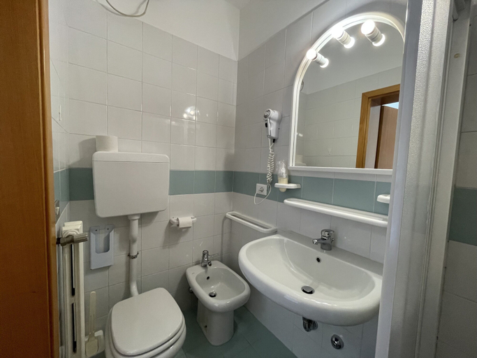 Bathroom 5, Hotel Al Castello, Verona