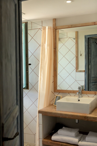 Bathroom 4, Casa Santini x Roc Seven, Corse-du-Sud