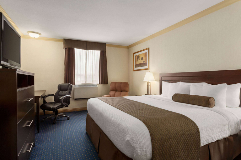 Bedroom 3, Days Inn & Suites by Wyndham Sault Ste. Marie ON, Algoma