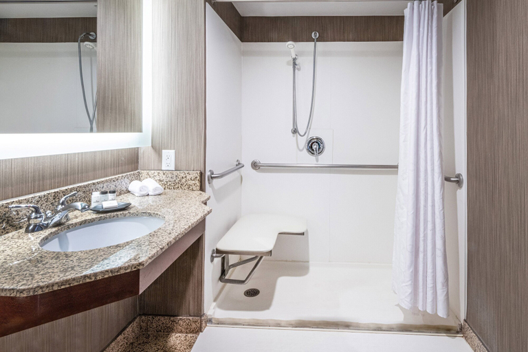 Bathroom 5, Sheraton Indianapolis City Centre Hotel, Indianapolis