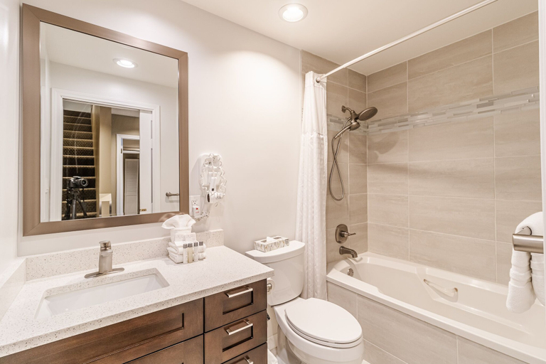 Bathroom 3, Elevate Real Estate Management Snowbird - 207, Squamish-Lillooet