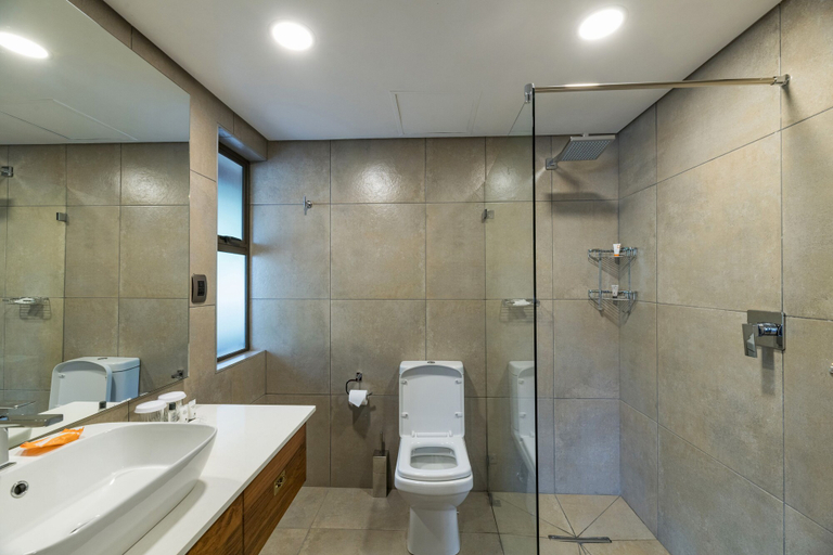 Bathroom 3, Hwange Safari Lodge, Hwange