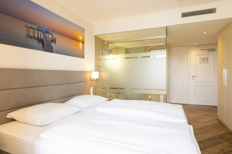 Bedroom 2, Hotel IV Jahreszeiten Lübeck, Lübeck