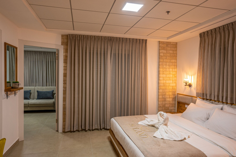 Bedroom 5, Goland Hotel