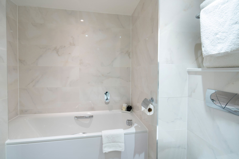 Bathroom 5, Danubius Hotel Regents Park, London