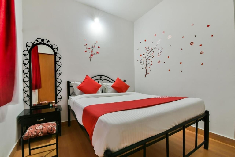Bedroom 1, Route 77, North Goa