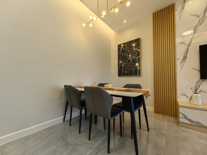 Dining Room 11