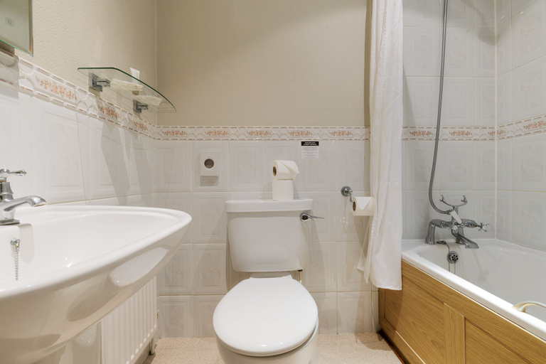 Bathroom 5, Blacksmiths Arms Inn, North Yorkshire