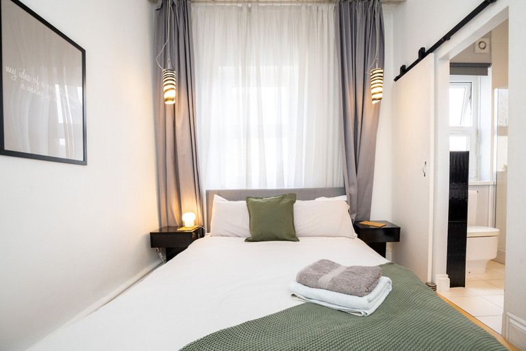 Bedroom 2, Le Cwtch - Beautiful 1 Bed Apartment, Cardiff