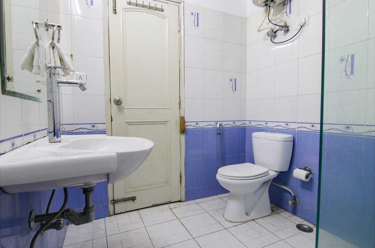 Bathroom, SKS Excel Inn, Gurgaon