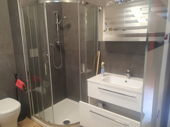 Bathroom 4, All Inclusive Deluxe Penthouse Studio, Genova
