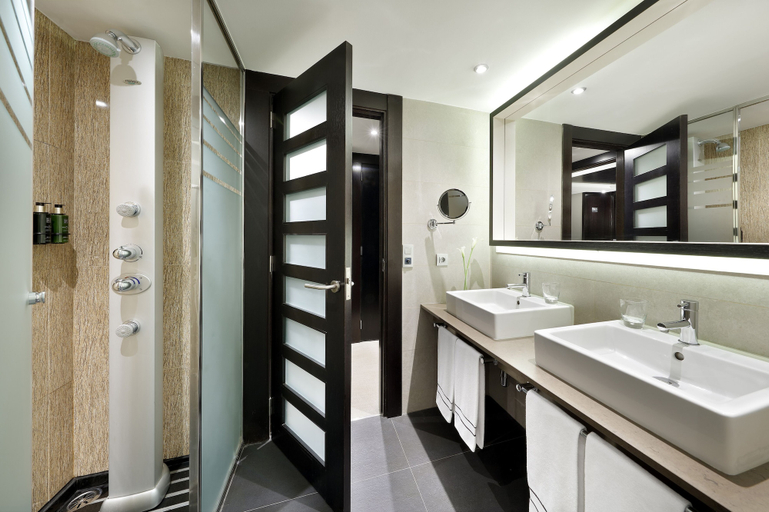 Bathroom 5, Melia Barcelona Sarria, Barcelona