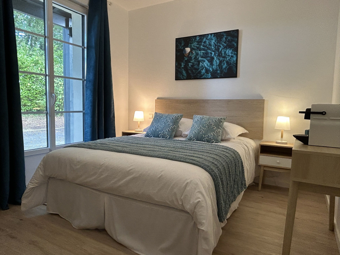 Bedroom 4, Le Clos des Lilas, Charente