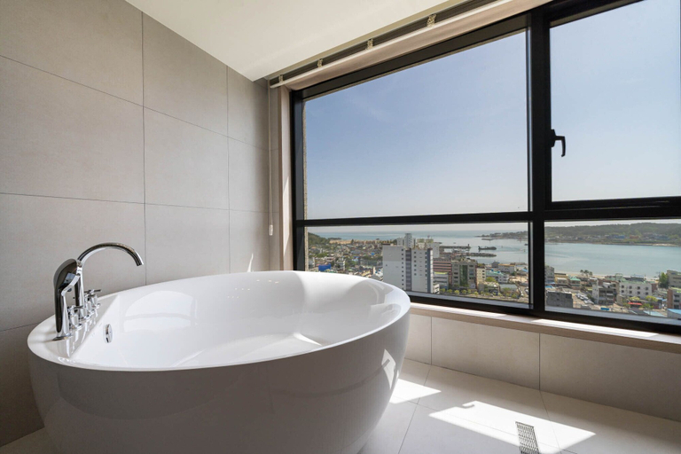 Bathroom 3, H AVENUE HOTEL GIJANG ILGWANG, Gijang