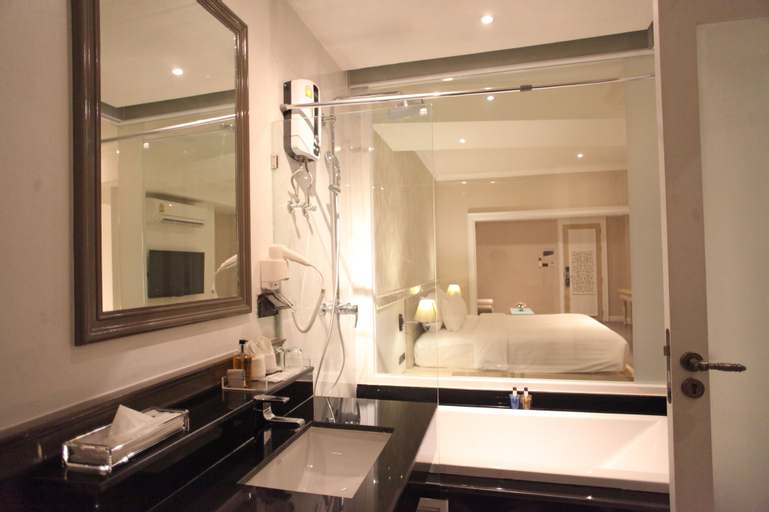 Bathroom 14