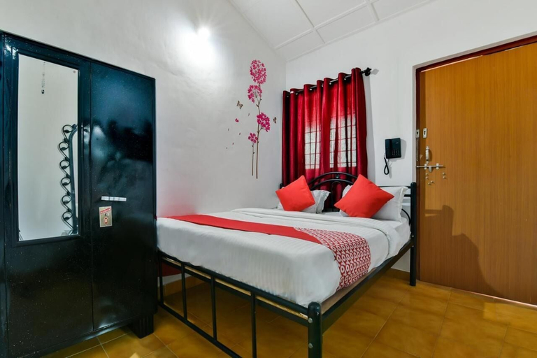 Bedroom 4, Route 77, North Goa