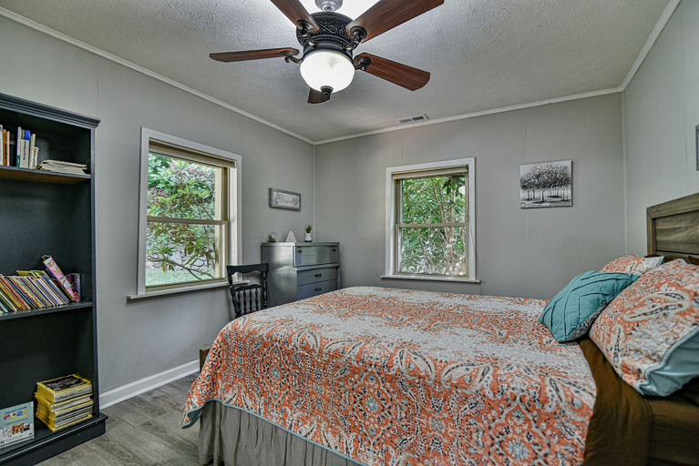 Bedroom 2, Mountain Retreat Hot Tub Asheville, Buncombe