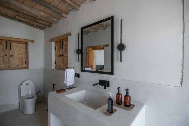 Bathroom 5, BROQ, Northern Areas