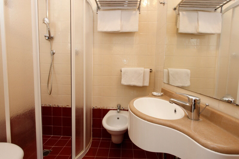 Bathroom 4, Ben Hur Torre Pedrera, Rimini