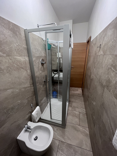 Bathroom 13