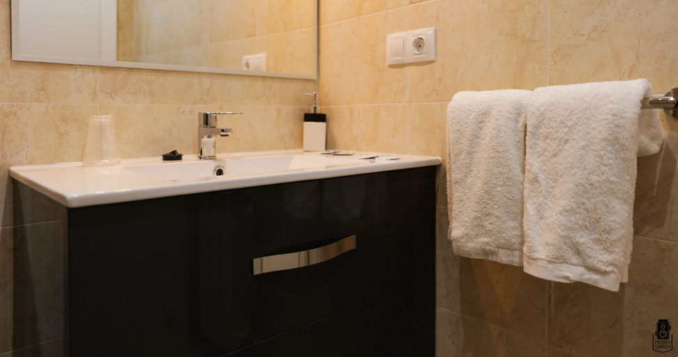 Bathroom 4, dpCristal City Apartments, Lugo