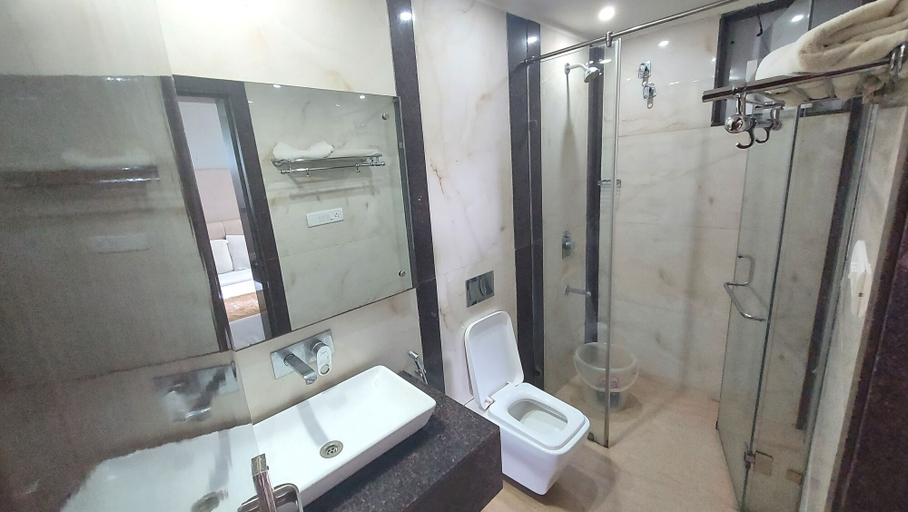 Bathroom 3, Hotel Goa continental, North Goa
