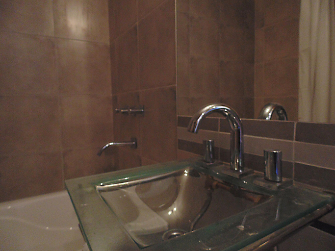 Bathroom, Catamarca Suites Land, Rosario